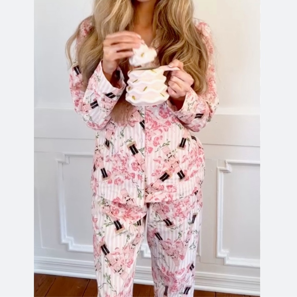 8 Oak Lane‎ Ladies Pink Pajamas with Fun Nutcracker Christmas Print. Size XS/S.